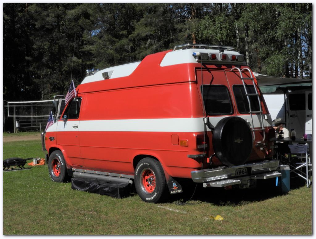 1001x750 pixels (129K)