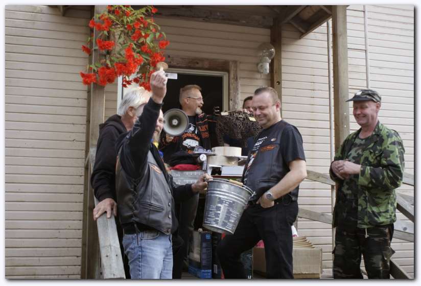 802x537 pixels (57K)