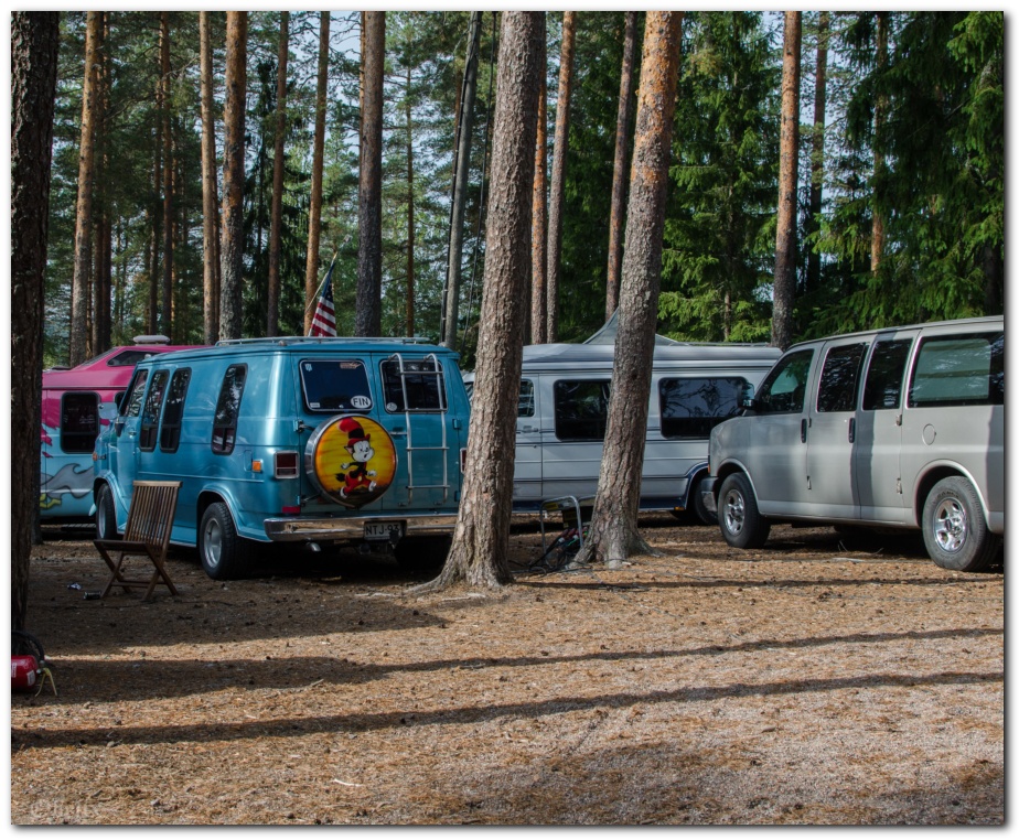 902x739 pixels (402K)