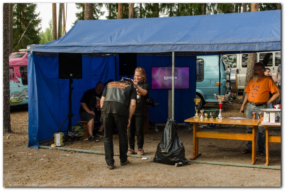 902x597 pixels (247K)