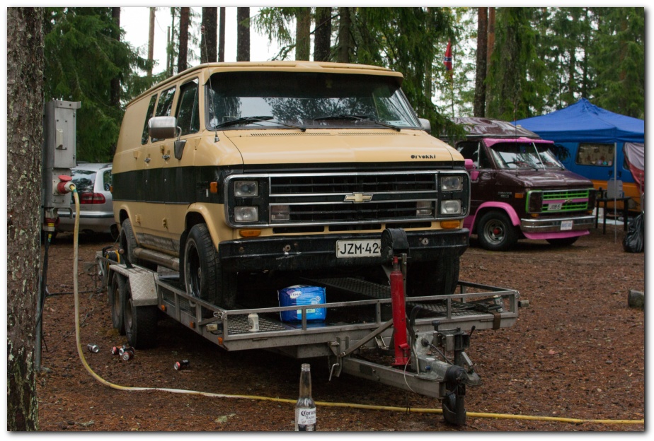 902x601 pixels (270K)