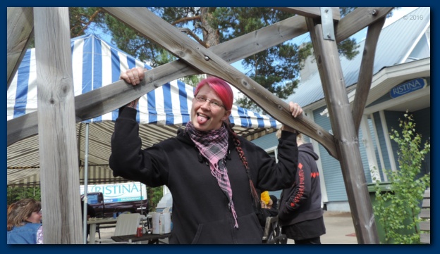 602x338 pixels (105K)