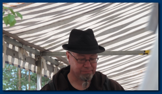 602x338 pixels (86K)