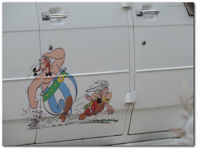 802x601 pixels (99K)