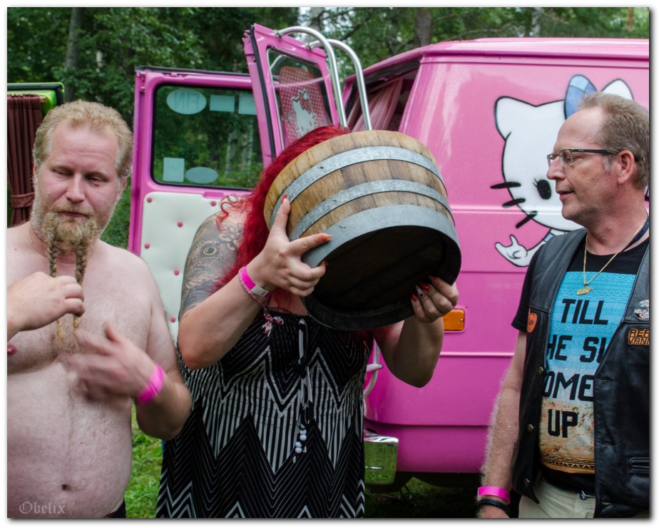 902x717 pixels (262K)