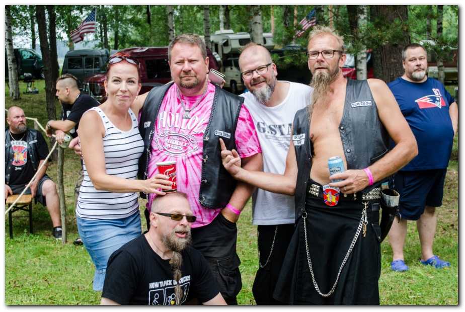 902x597 pixels (276K)